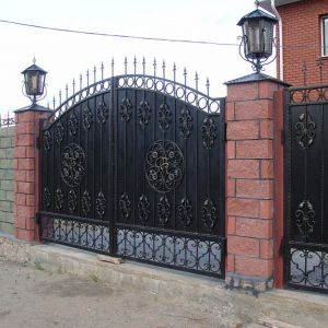 Кованые металлические ворота