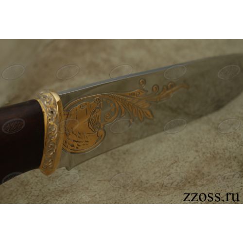 Нож «Мальтийский рыцарь« Н1-П, сталь ЭИ-107, рукоять: золото, орех морёный, резная гарда и тыльник, рисованный клинок в золоте